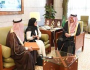 أمير الرياض يستقبل أصغر إعلامية بالمملكة
