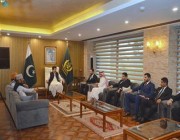 رئيسُ مجلسِ الشيوخِ الباكستاني يستقبلُ وفدَ “مبادرة طريق مكة”
