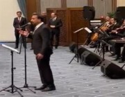 فرقة موسيقية تركية تُغني”هذا السعودي فوق فوق” في حفل عشاء استقبال ولي العهد بأنقرة