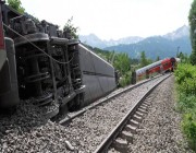 3 قتلى وعشرات الجرحى في حادث قطار في ميونخ