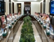 أمير مكة المكرمة يرأس اجتماعاً لاستعراض آخر التطورات والأعمال في مشروع إزالة الأحياء العشوائية بجدة