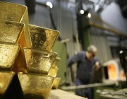 الذهب يرتفع أكثر من 1% بدعم تراجع الدولار