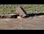 انهيار منزل بسبب الفيضانات والسيول في أمريكا
