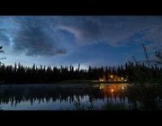 تصوير سريع يرصد منظراً رائعاً للغيوم الليلية في سماء آلاسكا