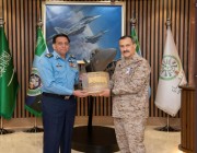 سموُّ قائدِ القواتِ الجويةِ يستقبلُ رئيسَ أركانِ القواتِ الجويةِ الباكستانيةِ