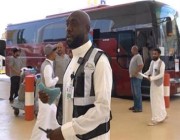 طيلة 17 عاما .. لاعب الاتحاد السابق يشارك في خدمة الحجاج بمطار جدة (فيديو)