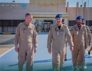 قائد القوات الجوية يستقبل نظيره الأمريكي بقاعدة الملك فهد (صور)
