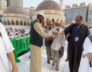 نفحات الطيب تستقبل ضيوف الرحمن في المسجد الحرام (فيديو)
