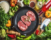 “الغذاء والدواء”: راقبوا اللحوم أثناء الطهي وتأكدوا من نضجها بهذه الطريقة