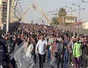 متظاهرون مؤيدون لمقتدى الصدر يقتحمون البرلمان العراقي مجدداً وسقوط جرحى (فيديو)