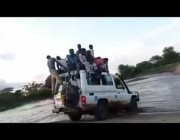 السيول تجرف سيارة تحمل عددا من الأشخاص في السودان