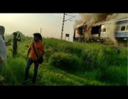 تعطل قطار ركاب في الهند إثر اشتعال النيران في محركه
