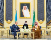 ولي العهد يعقد جلسة مباحثات رسمية مع رئيس كازاخستان