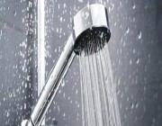 فوائد الاستحمام بالماء البارد وأضراره المحتملة