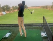 نادي الرياض للجولف يتيح تعليم اللعبة مجاناً.. وإقبال كثيف من المتدربين