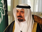 الأمير جلوي بن عبدالعزيز يعزي ذوي الطفل “آل جعرة” غريق وادي نجران