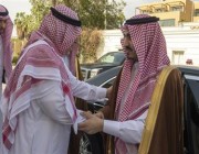 أمير مكة بالإنابة يقدم تعازيه لذوي الأديب عبدالمقصود خوجه (صور)