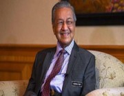 إصابة رئيس الوزراء الماليزي السابق مهاتير محمد بكوفيد-19 ونقله للمستشفى