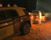 “الأمن البيئي” ينقذ 4 مواطنين علقت مركبتهم في رمال محمية الملك عبدالعزيز