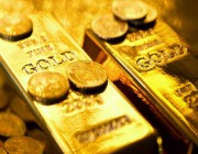 الدولار يرتفع ويهبط بأسعار الذهب