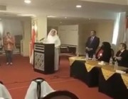 السفير أسامة نقلي يوضح حقيقة الفيديو المتداول عن وفـاة سفير سعودي أثناء إلقاء كلمة في مصر