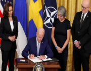 الولايات المتحدة تصادق على عضوية فنلندا والسويد في الناتو