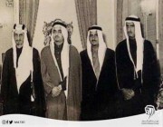 بينهم الملك سلمان.. صورة تاريخية تضم ثلاثة من ملوك السعودية