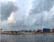 شاهد.. أمطار وبرد كثيف على طريق أبوحدرية غرب الجبيل