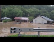 مياه الفيضانات تحرك المنازل وتجرفها بعيداً في كنتاكي الأمريكية