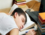 يؤثر سلباً على الأداء الدراسي والاجتماعي.. “الصحة”: 6 علامات دالة على قلة النوم لدى الطلاب