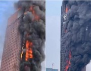 حريق يبتلع ناطحة سحاب من 42 طابقاً في الصين (فيديو)