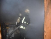 إصابة 3 أشخاص في حريق منزل بجدة.. والدفاع المدني يباشر الحادث