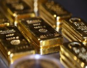 الذهب يقترب من أسوأ هبوط فصلي في 18 شهرا بسبب ارتفاع أسعار الفائدة