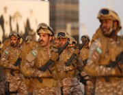 العروض العسكريه لوزارة الداخلية باليوم الوطني الـ 92 تجذب اهتمام سكان مدينة الرياض