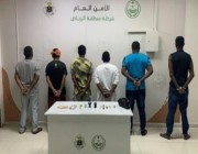 بينهم مواطنة.. القبض على تشكيل عصابي يسطو على المنازل لسلب مجوهرات وأجهزة إلكترونية في الرياض
