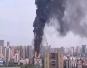 حريق كبير في ناطحة سحاب في وسط الصين