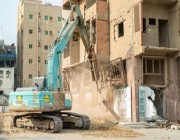 دون الإضرار بالمباني التاريخية.. بدء أعمال إزالة بعض المباني ذات الخطورة في جدة التاريخية