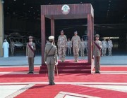 رئيس هيئة الأركان يصل قطر ويلتقي بعدد من القيادات العسكرية