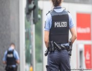 رجل يقتل امرأة ألمانية أمام أعين الشرطة .. وهذه نهايته !