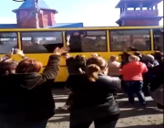 وداع مؤثر.. اشتباكات بموسكو رفضا لاستدعاء قوات الاحتياط إلى الحرب | فيديو