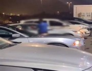 ينهم امرأة.. ضبط 3 مقيمين خلال ممارستهم التسول في المدينة المنورة (فيديو)