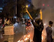 نشطاء إيرانيون يدعون لمزيد من التظاهرات تحت شعار “بداية النهاية”