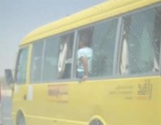 “رافد” توضح ملابسات فيديو متداول لجلوس طالب على نافذة حافلة خلال رحلة مدرسية