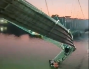 سقوط 400 شخص في نهر بالهند جراء انهيار جسر معلق