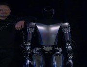 إيلون ماسك يعرض الروبوت الشهير الشبيه بالإنسان ” أوبتيموس”