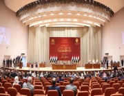 اشتباك بالأيدي ومشادات.. برلمان العراق يصوت على برنامج الحكومة الجديدة