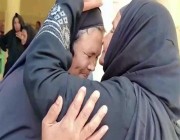 بالدموع والأحضان أم مصرية تلتقي ابنتها التي أضاعتها بالقطار قبل 45 عاماً