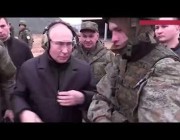 بوتين يختبر بنفسه بندقية قنص في ساحة تدريب