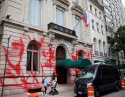 تلطيخ واجهة القنصلية الروسية في نيويورك بطلاء أحمر