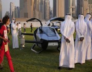 سيارة طائرة صينية تنفذ أول رحلة عامة في دبي